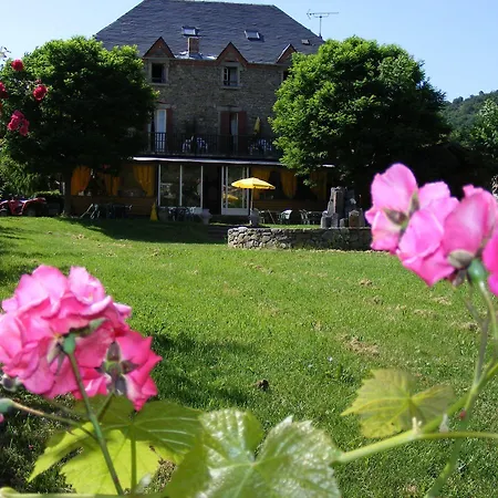 Saint Verny Hotel